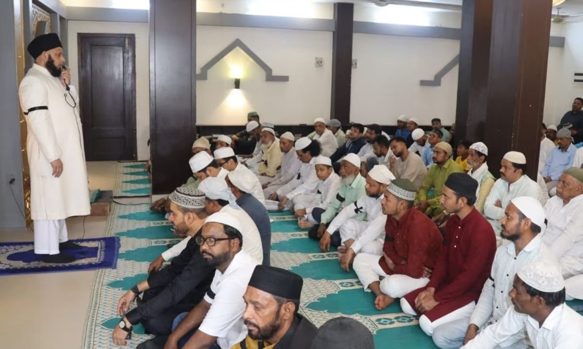 उत्तर प्रदेश में नमाज़ पर विवाद: प्रशासन बनाम धार्मिक स्वतंत्रता