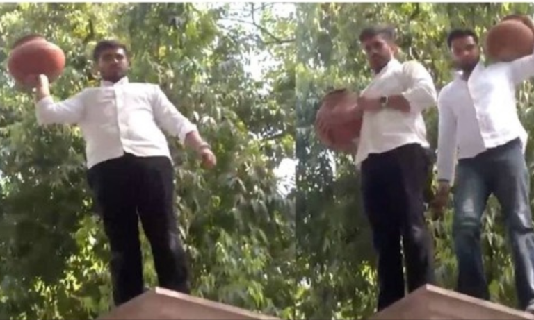 दिल्ली में पेयजल संकट गहराया, DU के छात्रों का जोरदार प्रदर्शन