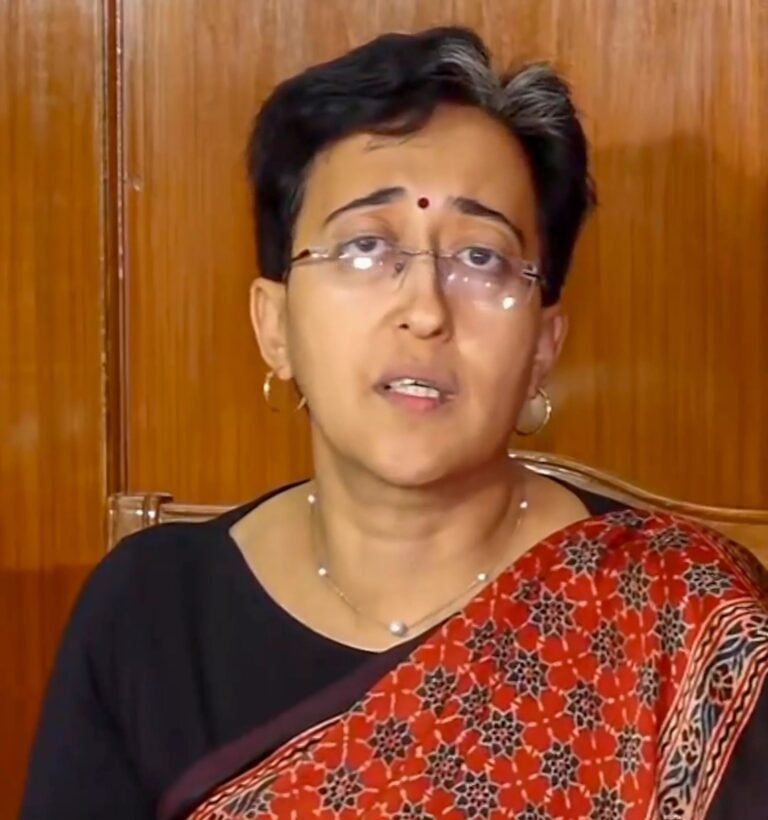 दिल्ली के प्राइवेट स्कूलों में फीस वृद्धि पर बड़ा बवाल, आतिशी ने भाजपा पर लगाए गंभीर आरोप