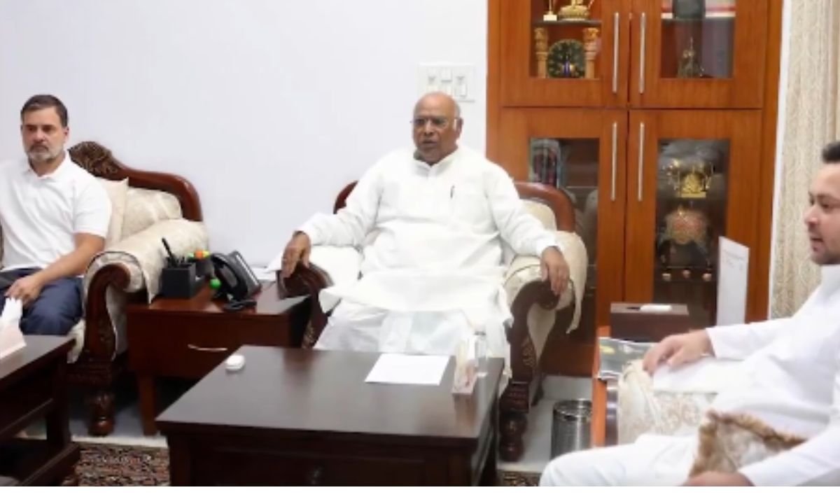 तेजस्वी यादव की राहुल-खरगे से मुलाकात पर बिहार में सियासी बवाल, जेडीयू ने कांग्रेस को दी खुली चुनौती