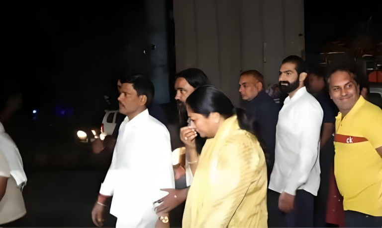 दिल्ली में सड़क निर्माण का जायजा लेने पहुंचीं CM रेखा गुप्ता