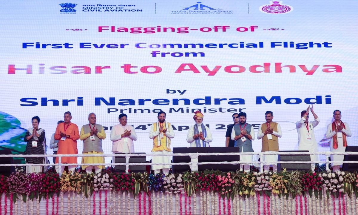 प्रधानमंत्री नरेंद्र मोदी ने हिसार से अयोध्या के लिए उड़ान को दिखाई हरी झंडी, हरियाणा में विकास के नए युग की शुरुआत