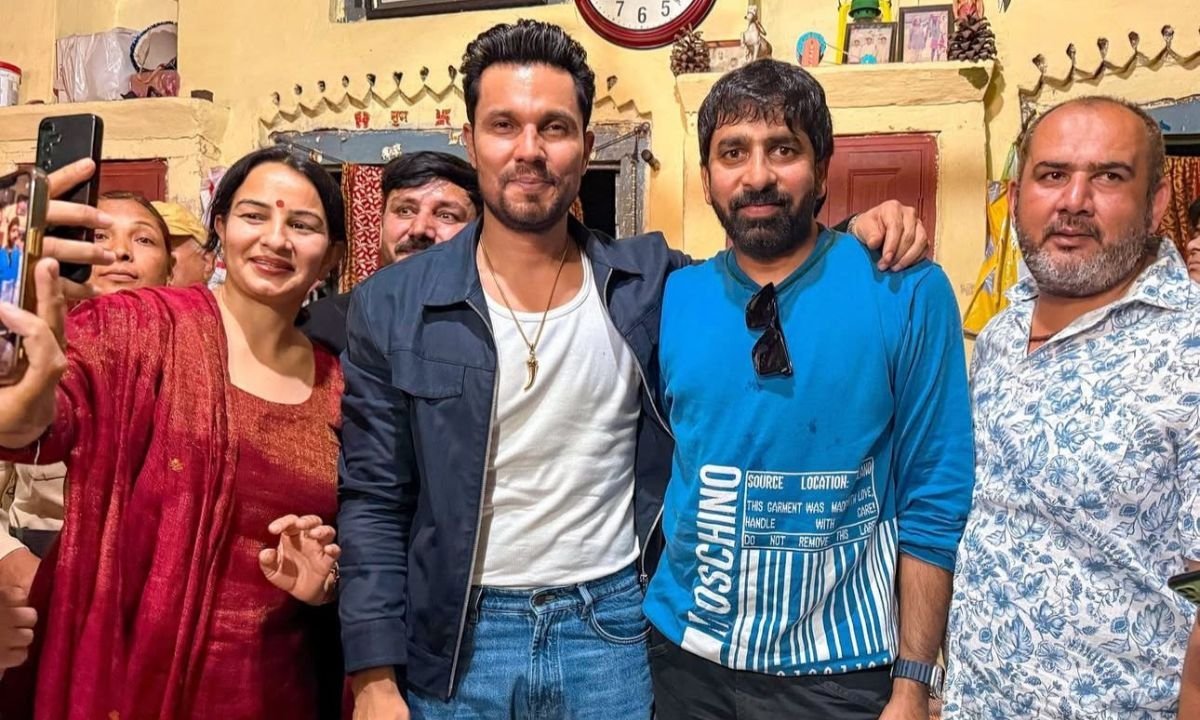 रणदीप हुड्डा ने जाट की सफलता पर अपने गांव रोहतक में मनाया बैसाखी, फ़िल्म ने मचाई धूम!