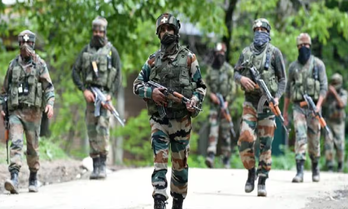 त्राल के नाडेर में जैश-ए-मोहम्मद के आतंकियों पर सुरक्षाबलों की बड़ी कार्रवाई