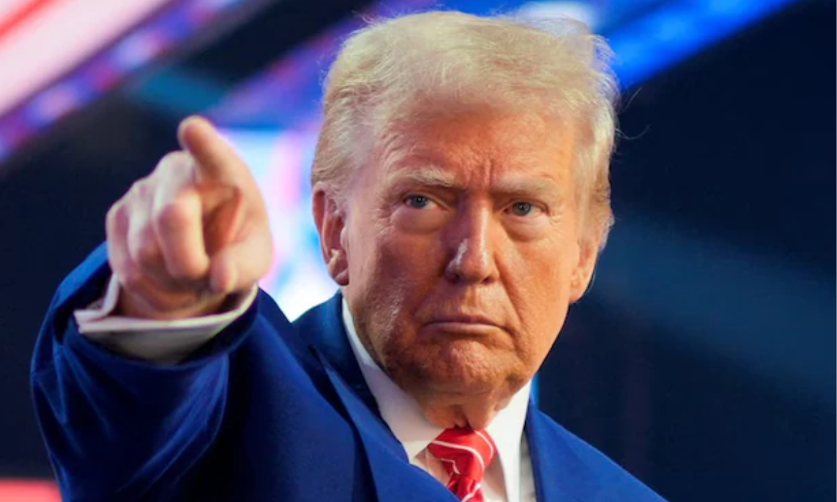 ट्रंप का भारत पर नया दांव: iPhone निर्माण पर रोक की मांग