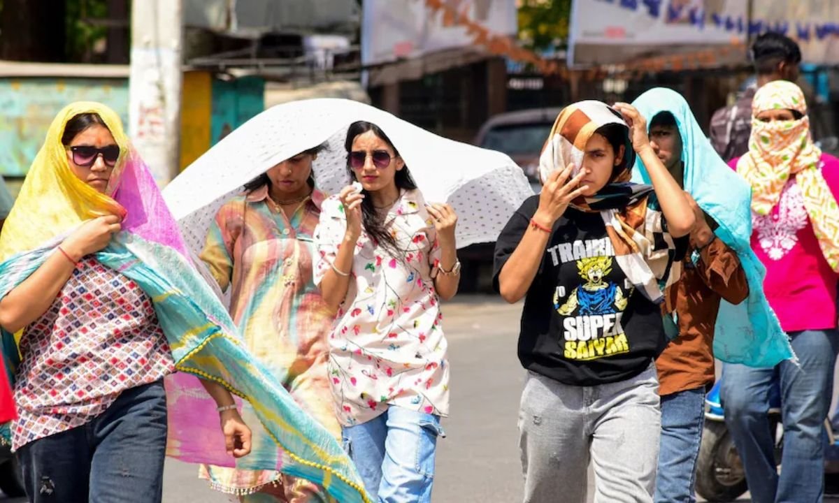दिल्ली-एनसीआर में गर्मी का कहर, IMD ने जारी किया रेड अलर्ट