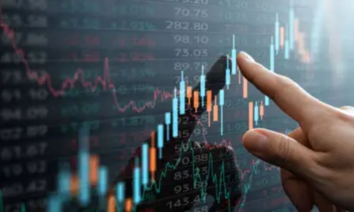 ईरान-इजरायल सीजफायर से शेयर बाजार में उछाल, सेंसेक्स 900 अंक चढ़ा