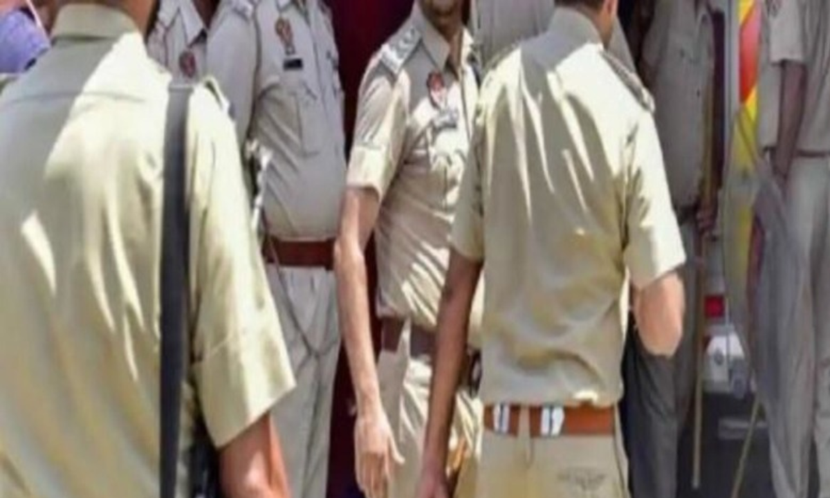 पंजाब में नशे का सच पुलिसकर्मी का स्मैक पीते वीडियो वायरल, क्या सिस्टम खुद बीमार है?