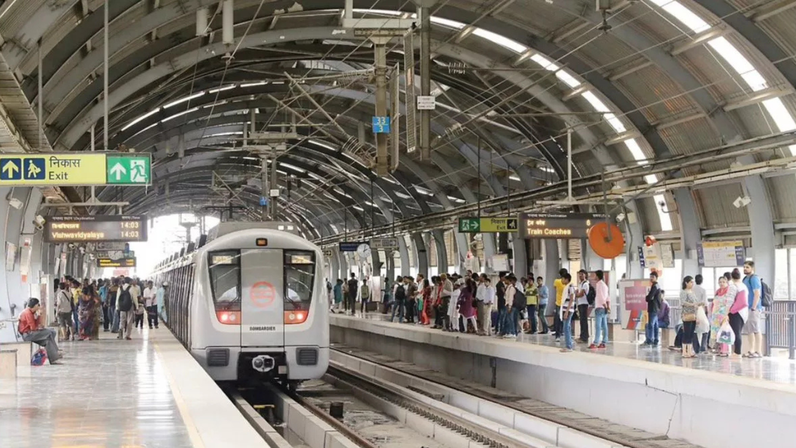 मेट्रो में गर्मी से परेशान यात्री ने दबाया इमरजेंसी बटन, सीधे ड्राइवर से की बात