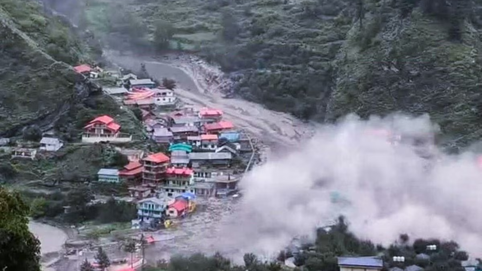 उत्तराखंड के उत्तरकाशी जिले में बादल फटने से विनाशकारी बाढ़, कई लोग लापता