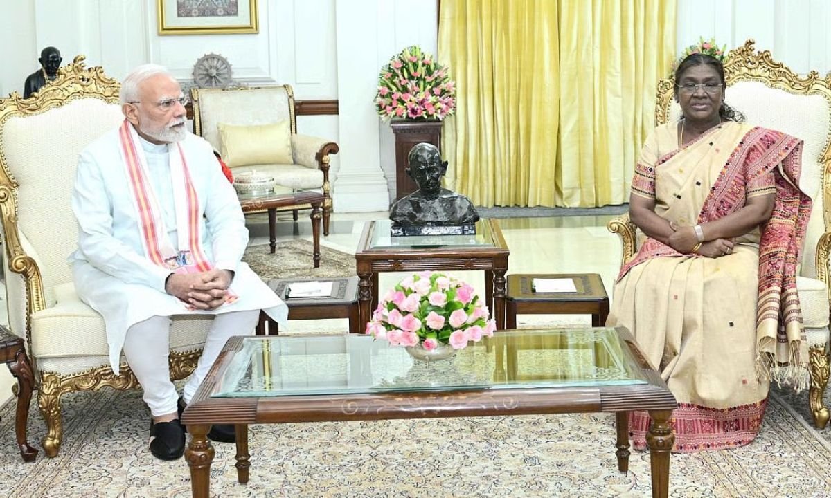 पीएम मोदी ने राष्ट्रपति मुर्मू से की मुलाकात: संसद गतिरोध के बीच चर्चा