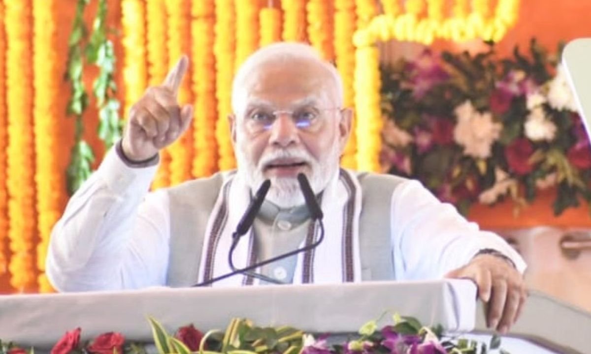 पीएम मोदी का वाराणसी दौरा: सपा-कांग्रेस पर साधा निशाना