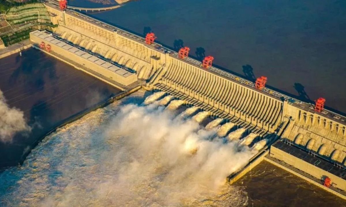 ब्रह्मपुत्र पर चीन का मेगा डैम: भारत की चिंताएं और कूटनीतिक प्रयास