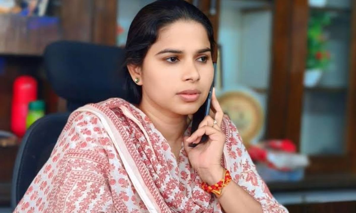 यूपी की सियासत में टाइमिंग और पूजा पाल का निष्कासन: क्या बदलेगा समीकरण?