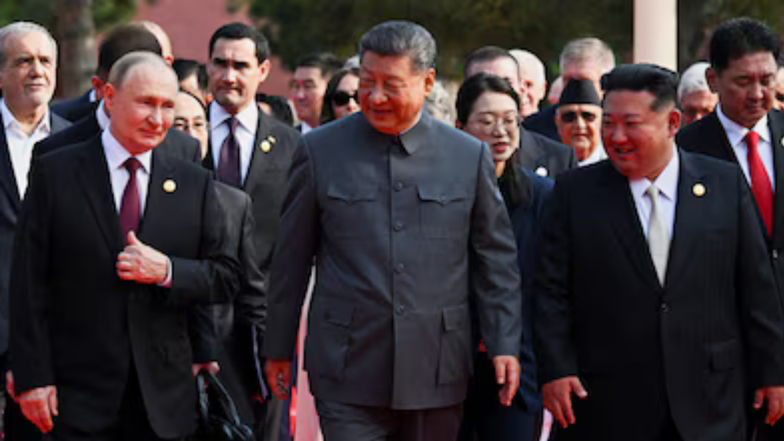 बीजिंग में चीन की अब तक की सबसे बड़ी सैन्य परेड, दुनिया को ताक़त का साफ संदेश