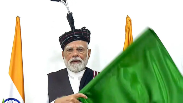 पीएम मोदी ने मिजोरम और मणिपुर को नई ट्रेन और इंफ्रास्ट्रक्चर तोहफे देकर विकास की राह दी