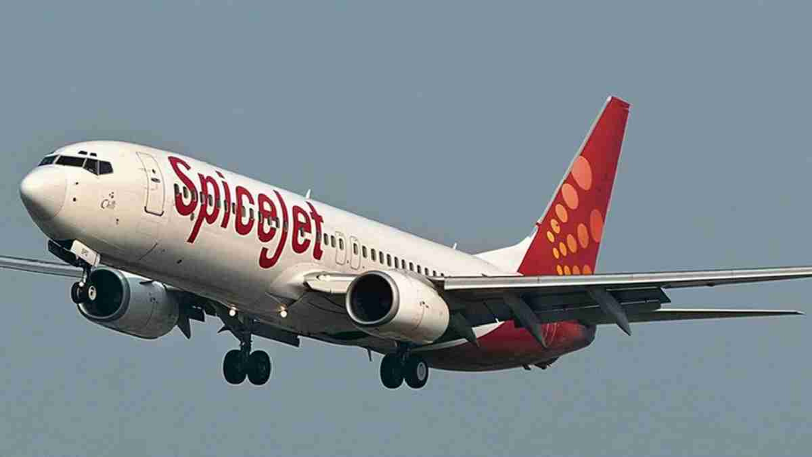 मुंबई एयरपोर्ट पर स्पाइसजेट विमान हादसे से मचा हड़कंप, सभी यात्री सुरक्षित