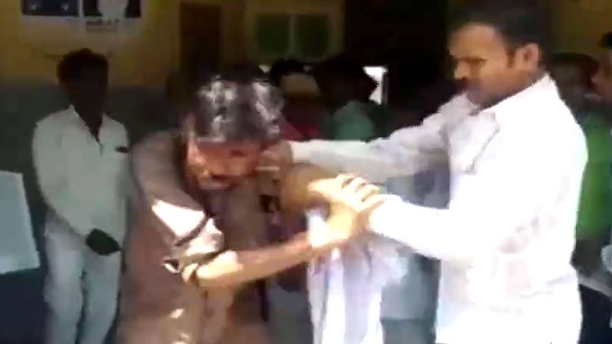 बांदा गांव का हैरान कर देने वाला मामला दामाद को समझा गया चोर, हुई जमकर कुटाई