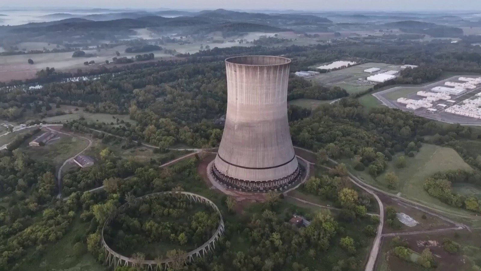 टेनिसी का हर्ट्सविले न्यूक्लियर प्लांट टावर गिरा अधूरे सपनों और ऊर्जा इतिहास की कहानी