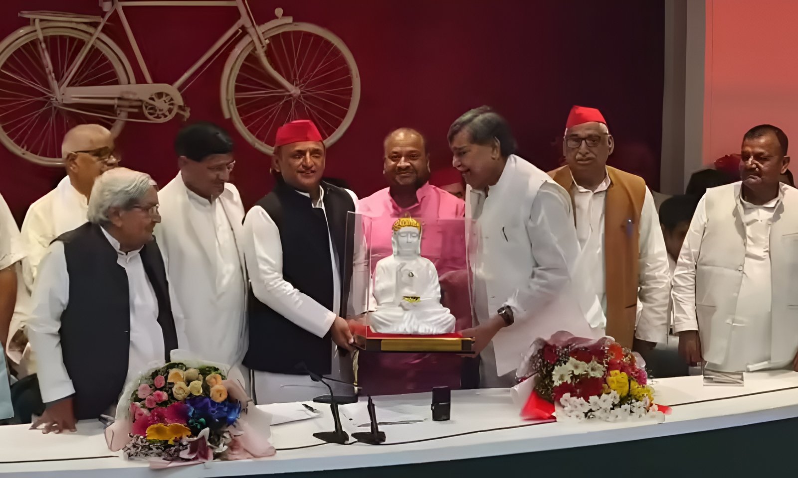 सपा में शामिल हुए चौधरी अमर सिंह और अन्य दिग्गज, 2027 चुनाव की तैयारी तेज