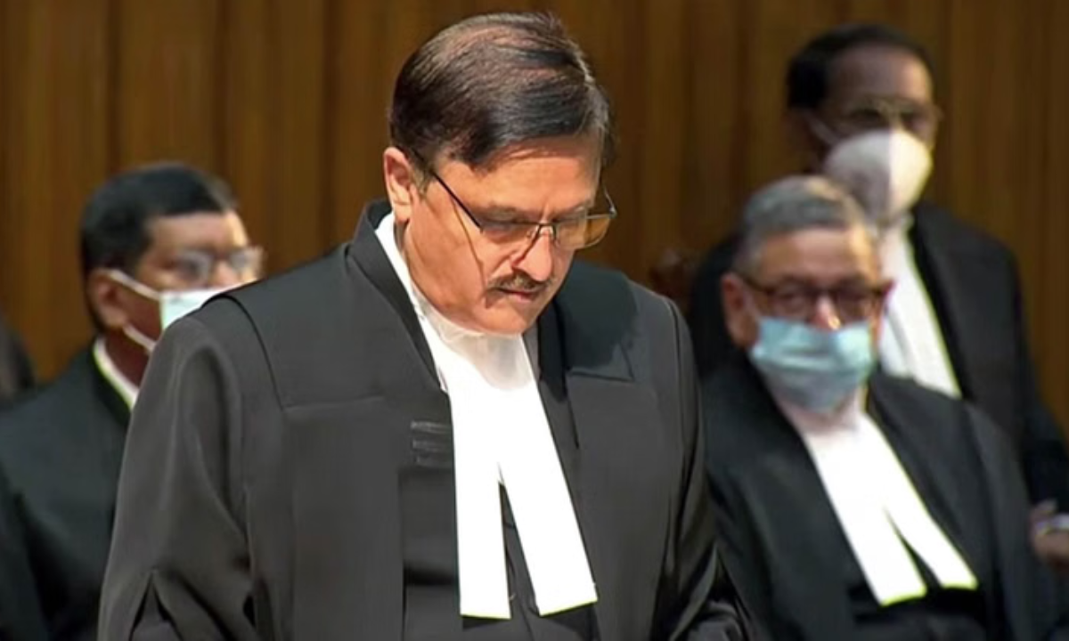 जस्टिस अभय ओका का बड़ा बयान: मौलिक अधिकार और आजादी खतरे में