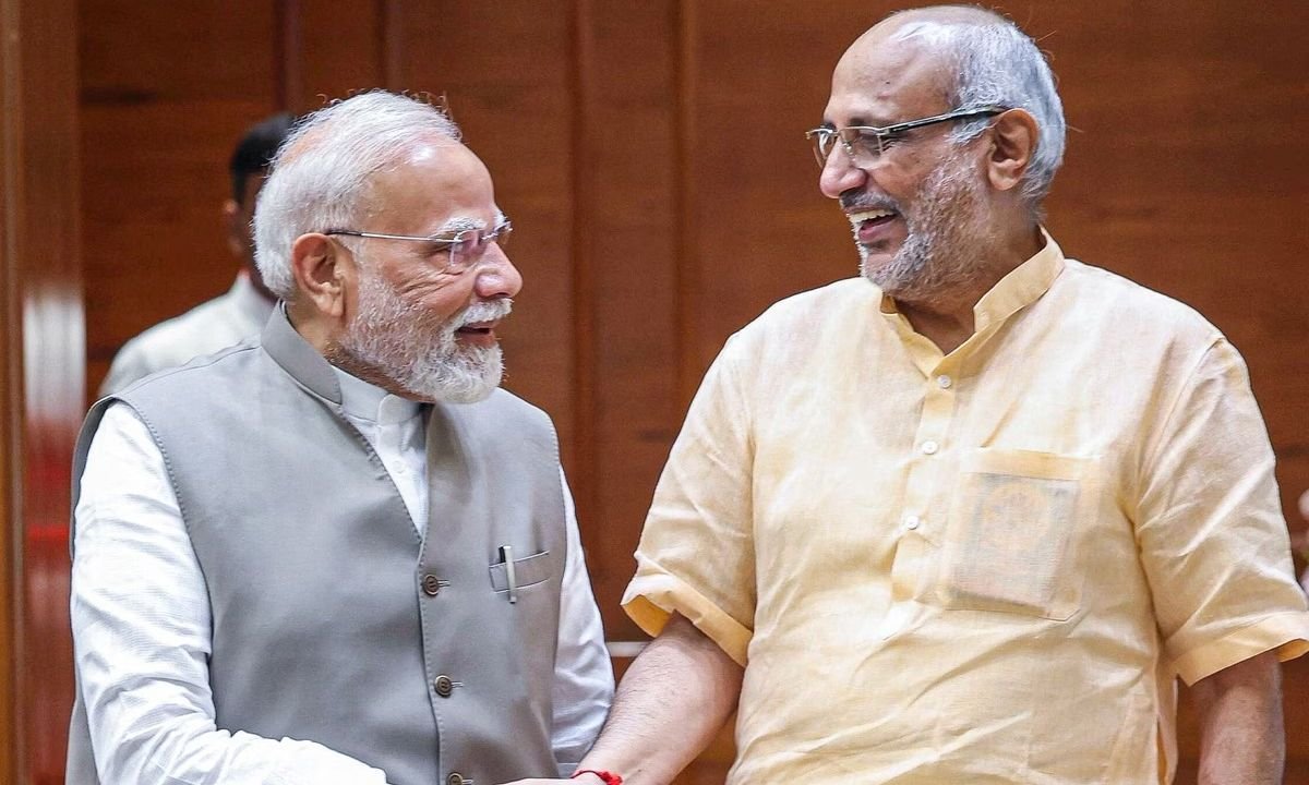 सीपी राधाकृष्णन ने ली 15वें उपराष्ट्रपति की शपथ, राहुल गांधी की अनुपस्थिति पर विवाद