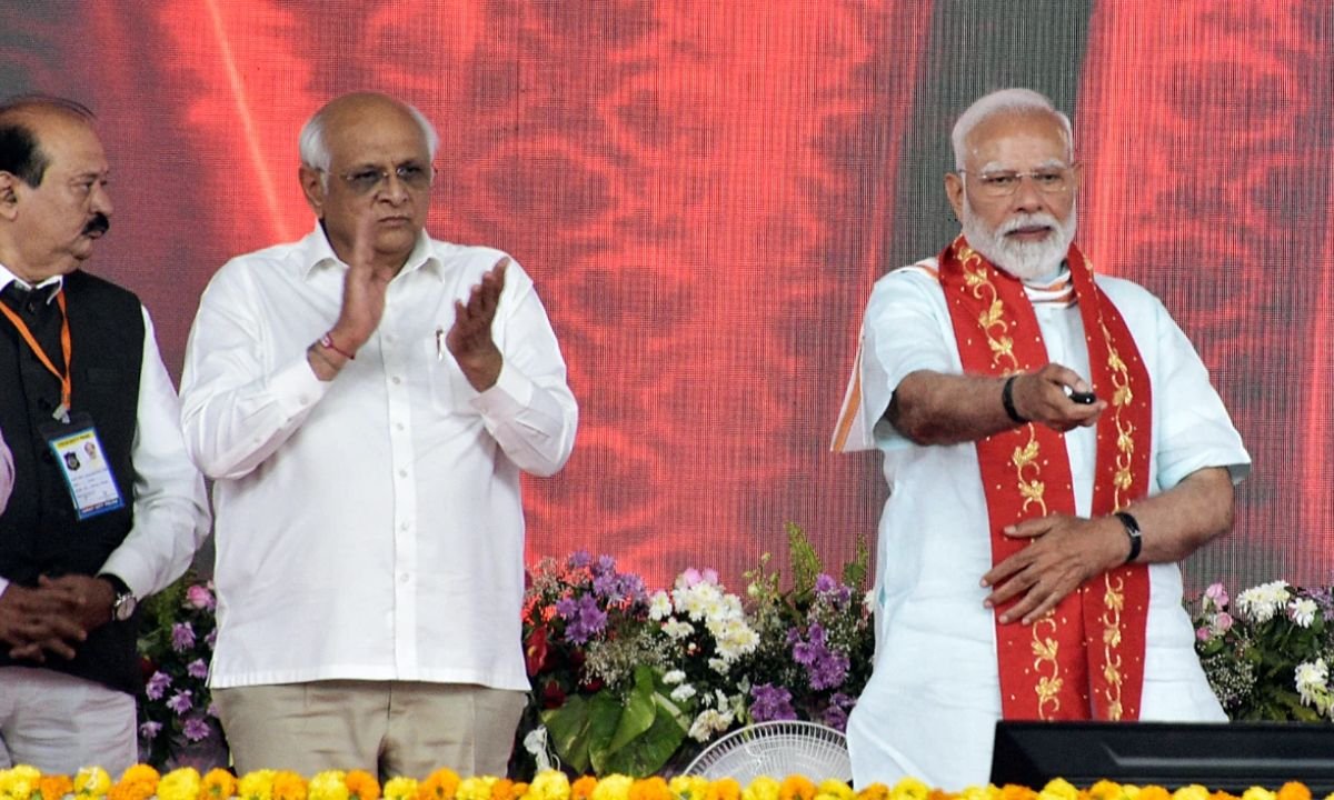 गुजरात में आध्यात्मिक उत्सव: भूपेंद्र पटेल ने भागवत कथा ज्ञान यज्ञ में भाग लिया