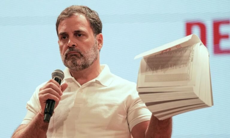 राहुल गांधी का सनसनीखेज दावा: वोटर लिस्ट में हेरफेर, लोकतंत्र पर खतरा?