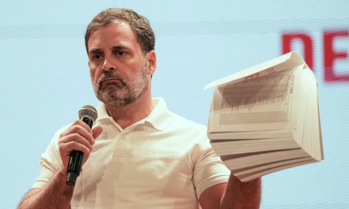 राहुल गांधी का सनसनीखेज दावा: वोटर लिस्ट में हेरफेर, लोकतंत्र पर खतरा?