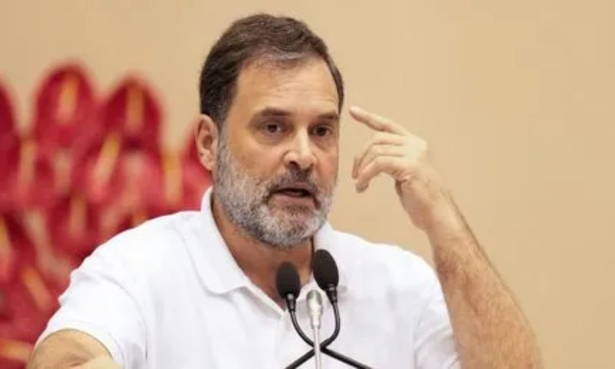 इलेक्शन कमीशन पर सवाल: वोट की चोरी या लोकतंत्र की साख?