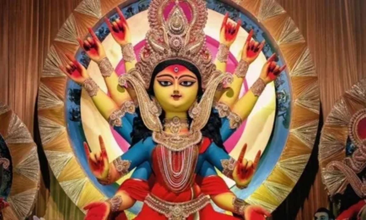 शारदीय नवरात्रि 2025: माँ शैलपुत्री की आराधना से जीवन में स्थिरता और शक्ति का आगमन!