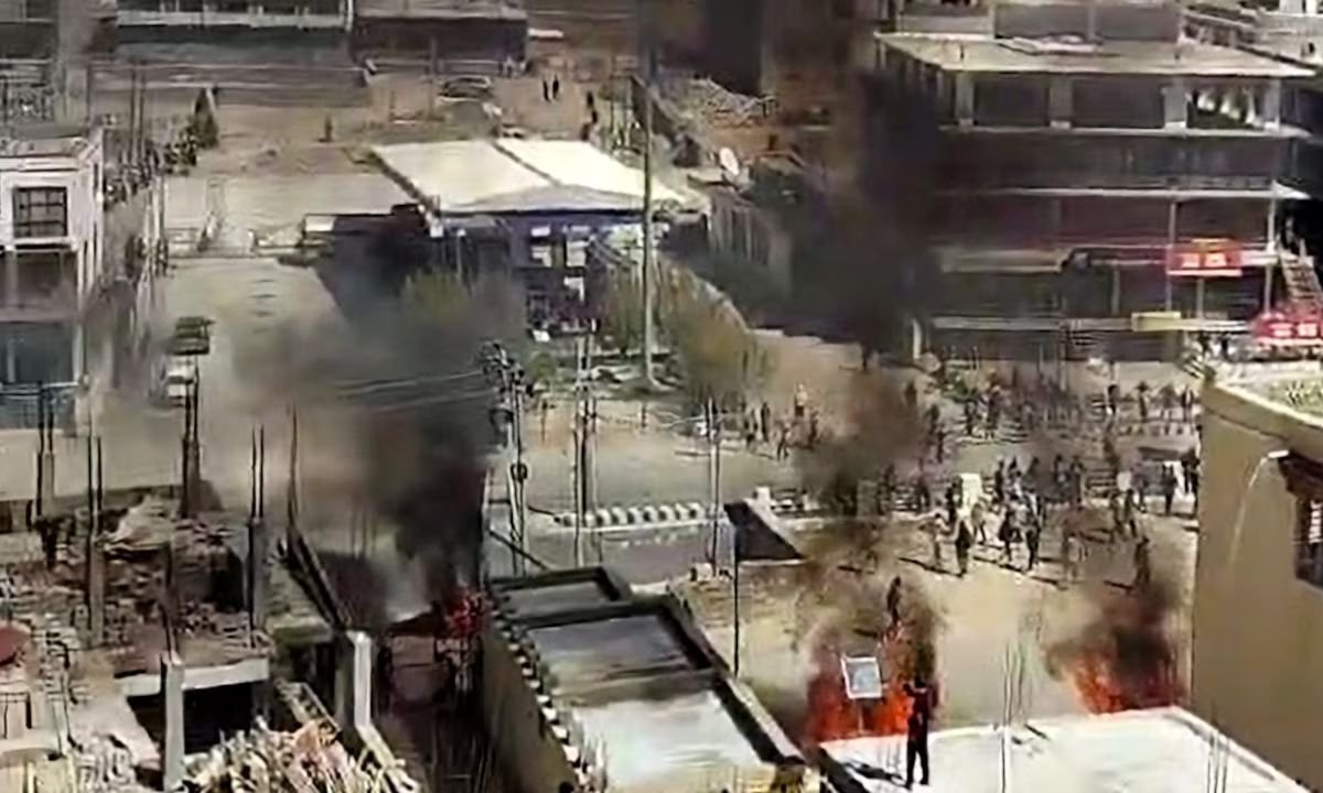 लद्दाख में हिंसा का काला अध्याय: राज्यhood की मांग ने लिया खतरनाक मोड़