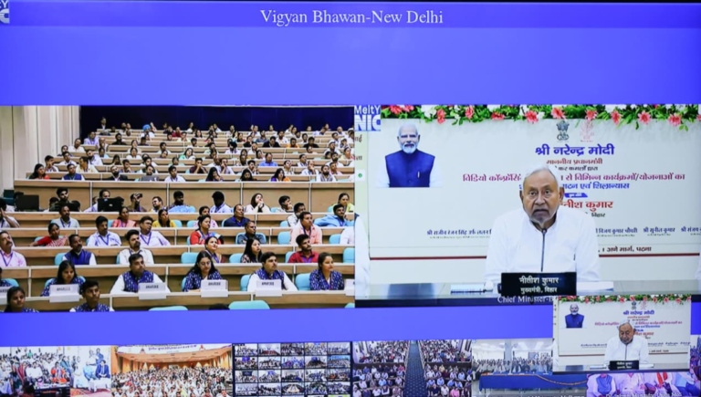 नीतीश कुमार का वर्चुअल समारोह में एक पल का हाव-भाव, सोशल मीडिया और विपक्ष में चर्चा