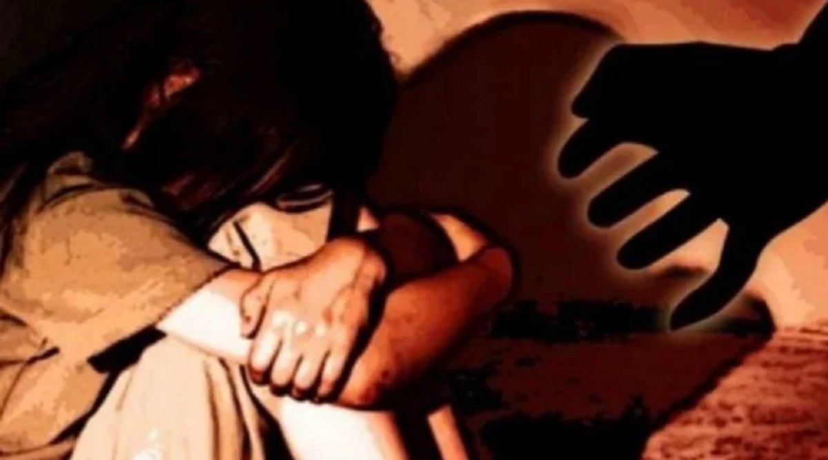 सिंगापुर में भारतीय युवकों को जेल और बेंत की सज़ा, लूट और हमला का मामला