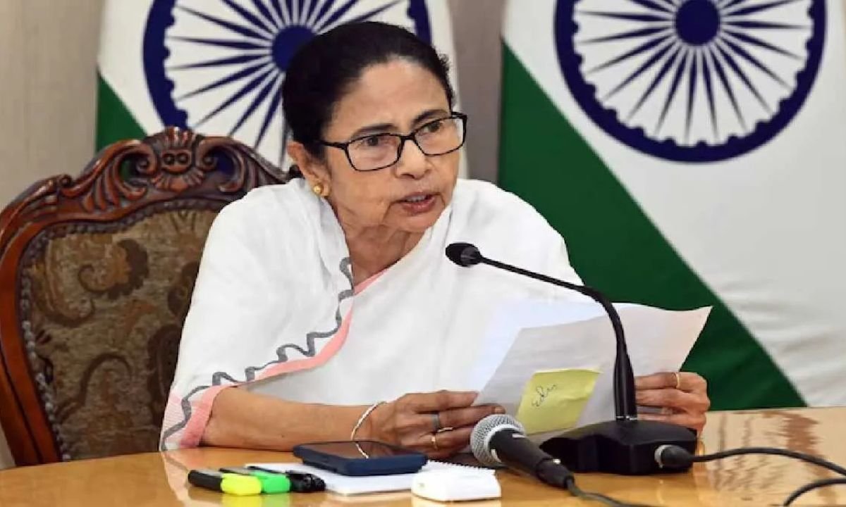 ममता बनर्जी का विवादित बयान: दुर्गापुर रेप केस पर ‘लड़कियों को रात में बाहर नहीं जाना चाहिए’