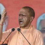 योगी आदित्यनाथ का बिहार में गरजता भाषण, विकास बनाम जंगलराज की जंग