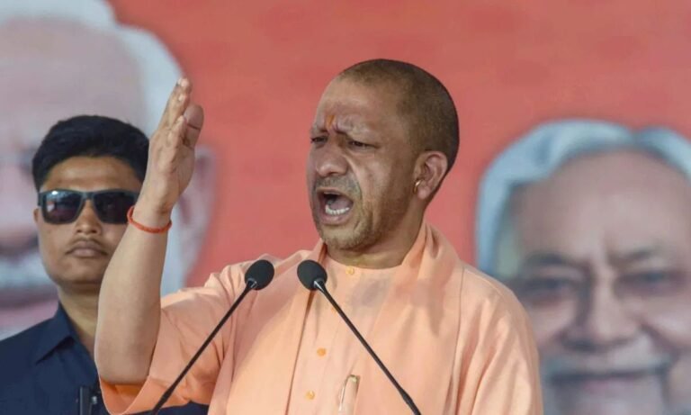 योगी आदित्यनाथ का बिहार में गरजता भाषण, विकास बनाम जंगलराज की जंग