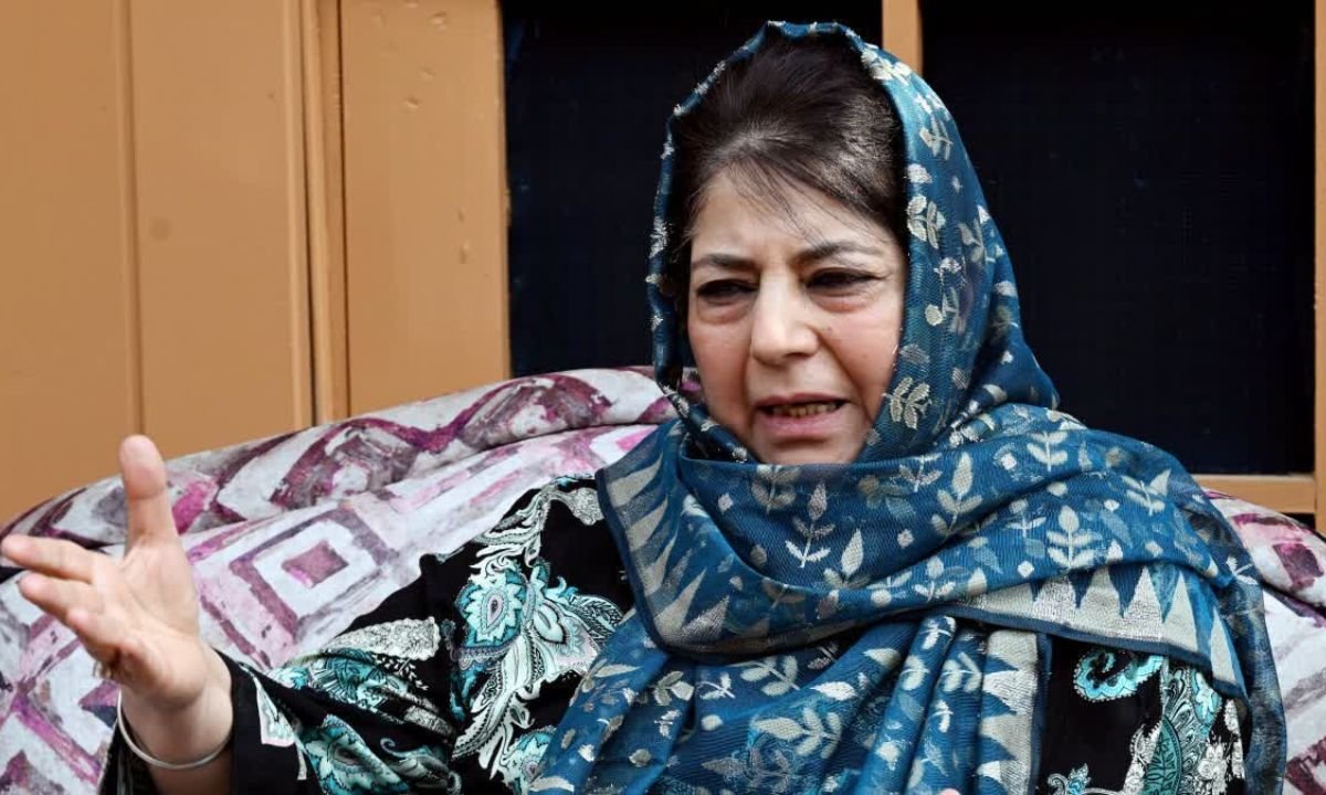 महबूबा मुफ्ती ने भाजपा पर किया हमला, कश्मीर में राष्ट्रगान के लिए हो रही है जबरदस्ती