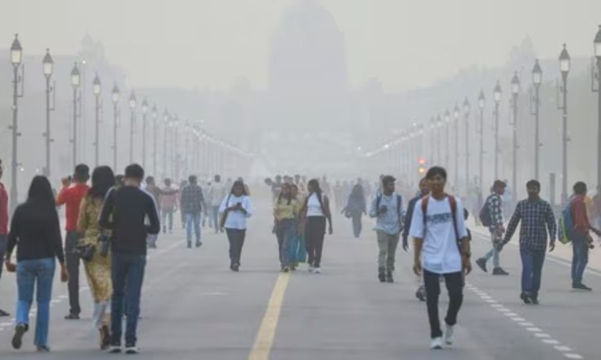 दिल्ली का प्रदूषण संकट: AQI 655 तक पहुंचा, थरूर का 6 साल पुराना पोस्ट फिर वायरल!