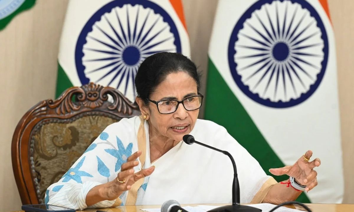 पश्चिम बंगाल: वोटर लिस्ट SIR पर ममता का तीखा हमला, आत्महत्या तक की नौबत!