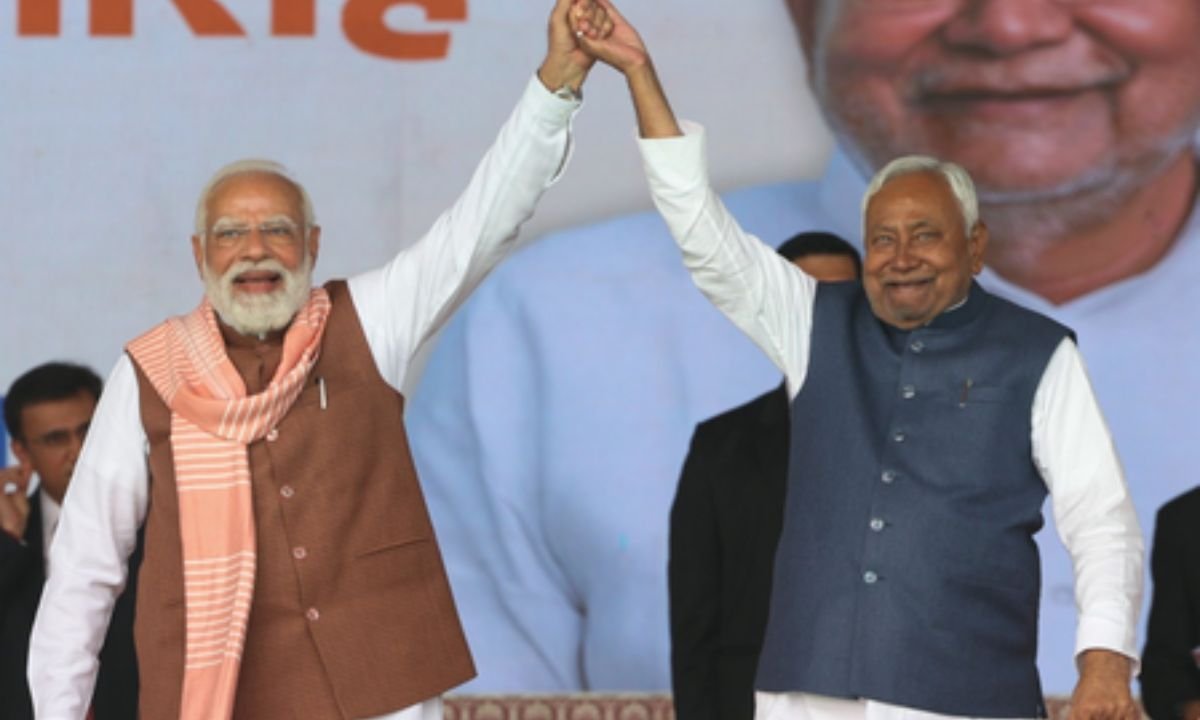 बिहार: नीतीश कुमार ने 10वीं बार ली सीएम पद की शपथ, पीएम मोदी ने दी बधाई