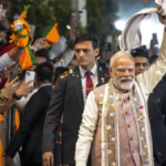 Bihar Election में ऐतिहासिक जीत के बाद, PM Modi को NDA सांसदों ने बधाई दी