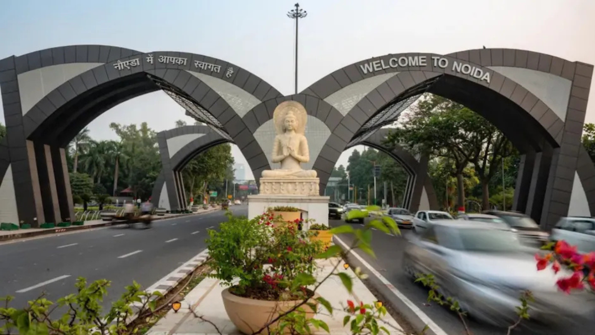 Noida: नए साल से पहले नोएडा प्रशासन ने लोगों पर कसा शिकंजा