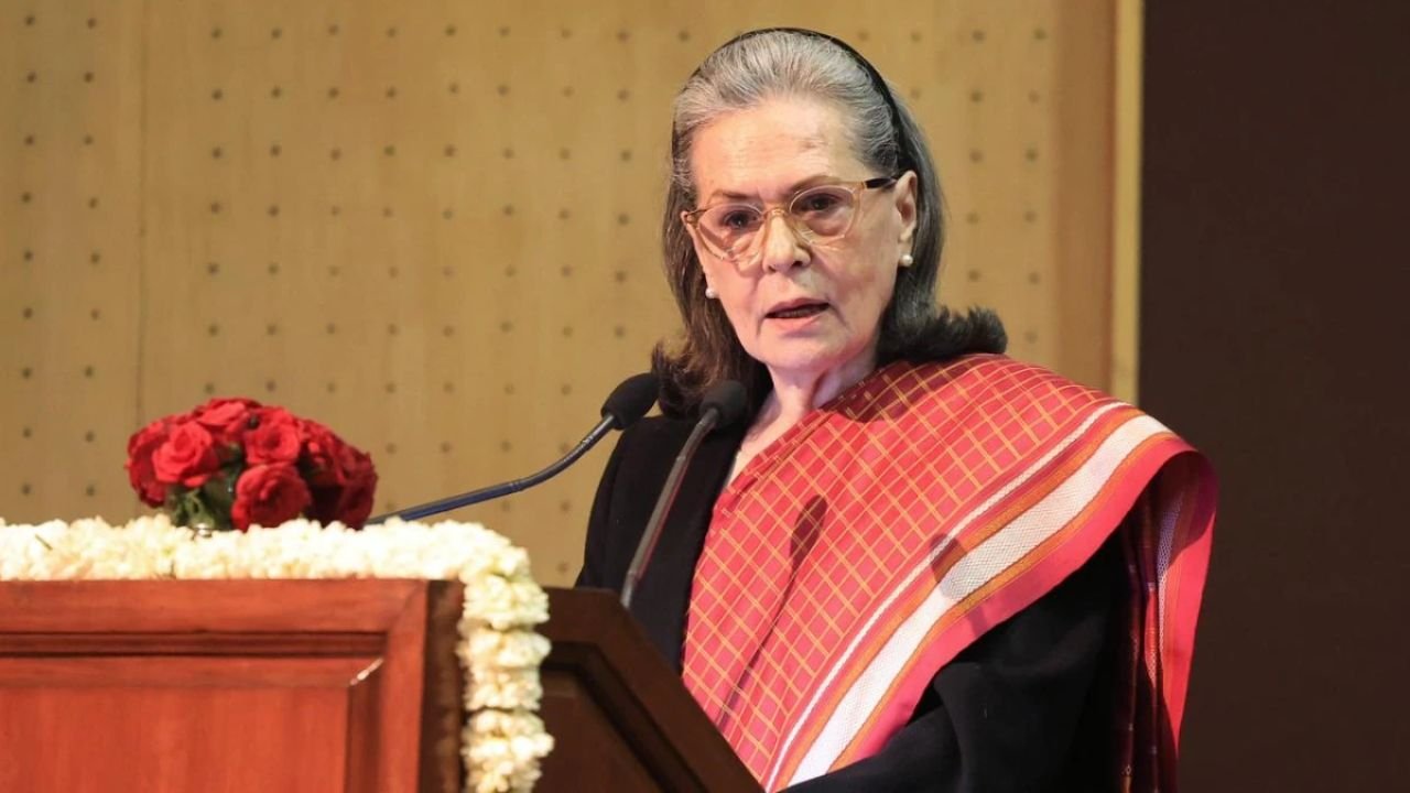 सोनिया गांधी का मोदी सरकार पर तीखा हमला: मनरेगा पर ‘बुलडोजर’ चलाने का आरोप